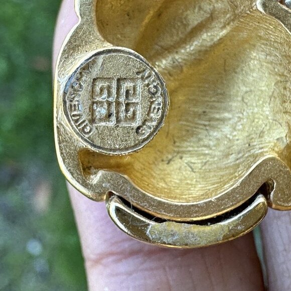 VTG Givenchy Clip-On Earrings Gold Tone Metal‎ Clam Shell Shape Tear Drop Dangle - Picture 4 of 6